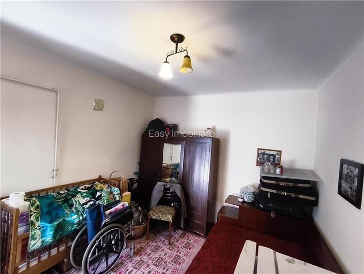 Casa pe un nivel renovata,curte individuala teren 780mp - 16