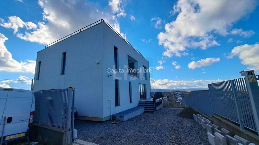 Casa remarcabila, 297 mpu, terasa pe acoperis, garaj, panorama - 14