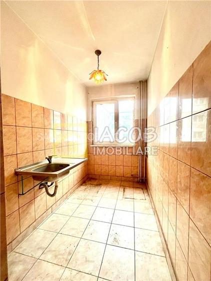 Apartament 3 camere, str. Stadionului, etaj 2 - 10
