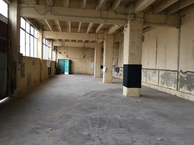 Proprietar inchiriez spatiu 220 mp