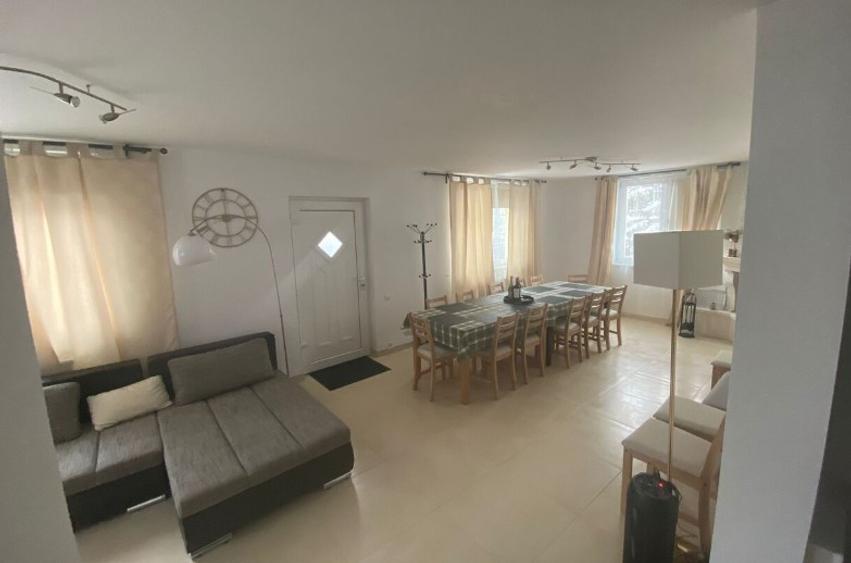 Pensiune 7 camere plus apartament zona Platos Paltinis