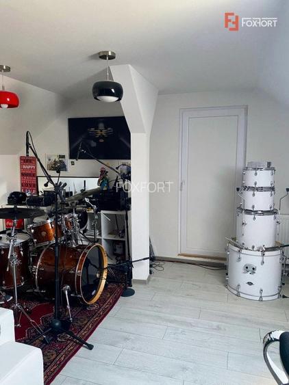 Casa individuala 5 camere si 4 locuri de parcare in Giroc   - 17