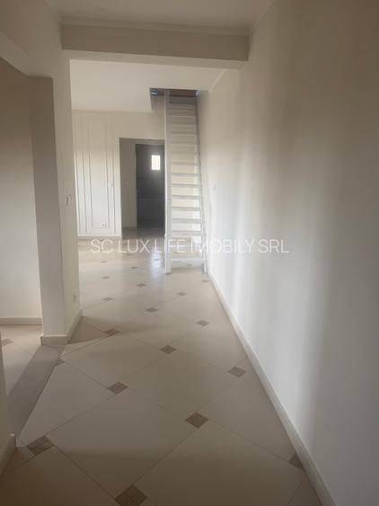 Vand apartament 3 camere Dambovita mansarda 95000 euro - 8
