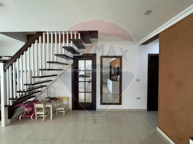 Casă / Vilă cu 4 camere de vânzare în zona Bujac-Arad - 20