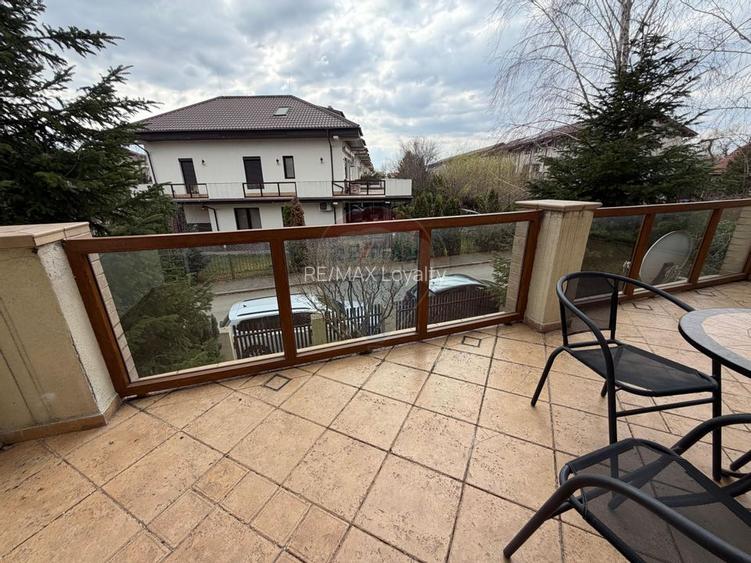 De vanzare Casă / Vilă cu 9 camere la lac cu piscina - 19