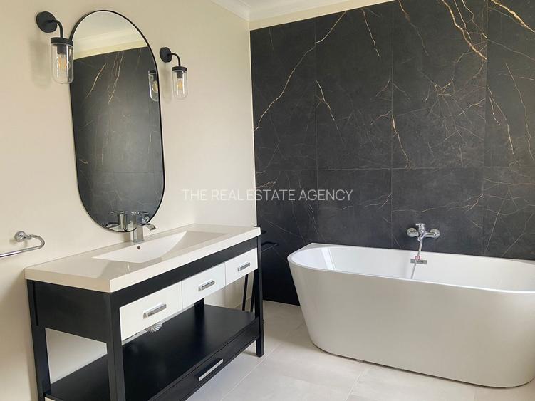 Vilă 4 camere | Vis-a-vis Porsche Nord | Pipera | Curte 200 mp | Garaj - 8