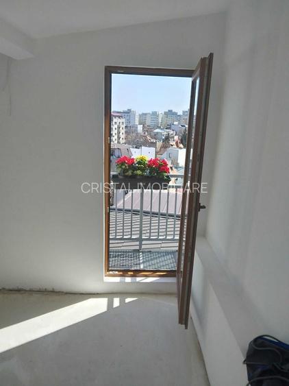 Penthouse 3 camere, 105 mp, terasa 15 mp, garaj + boxă, zona Eminescu, bloc nou - 7