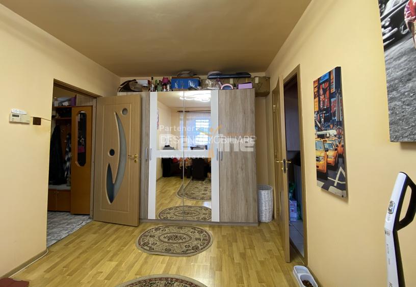 Apartament cu 3 camere, etaj intermediar, 2 locuri de parcare, cartier Florilor - 5