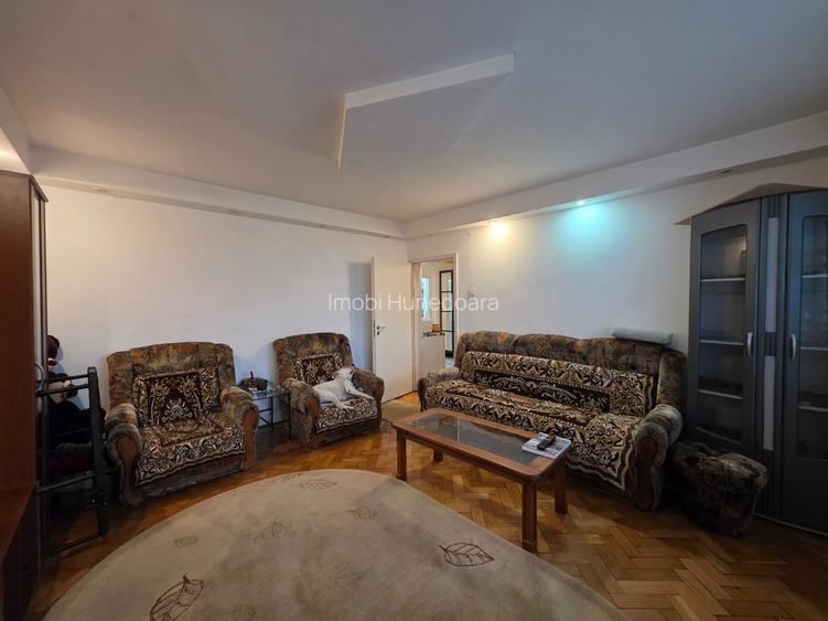 Apartament 3 camere decomandat, Deva - Str. Progresului 65 mp Etaj 4 - 9