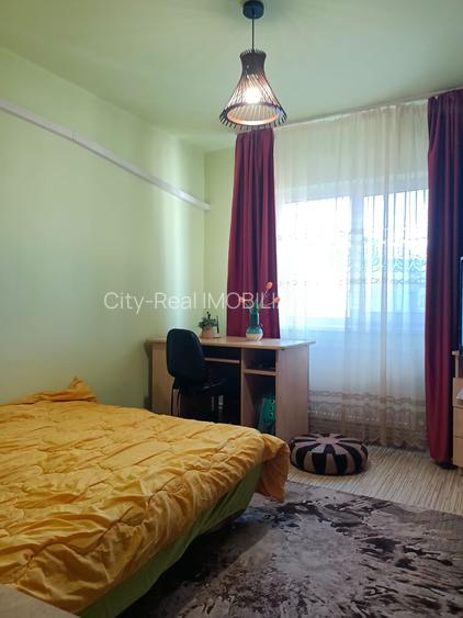 3 camere decomandate , centrala pe gaze, mobilat ,zona Dacia , pozitie excelenta - 3