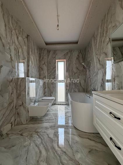 De vânzare apartament Penthouse nou, terase generos Micalaca Arad - 3