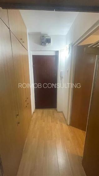 Dristor, garsoniera luminoasa in bloc mixt - 8