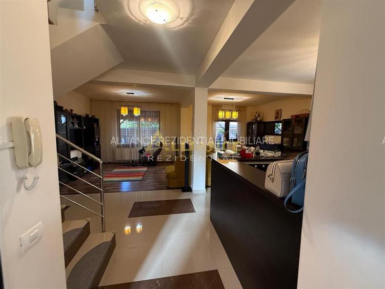 Casa tip duplex - 4 camere - 2 bai - 200mp teren - 22