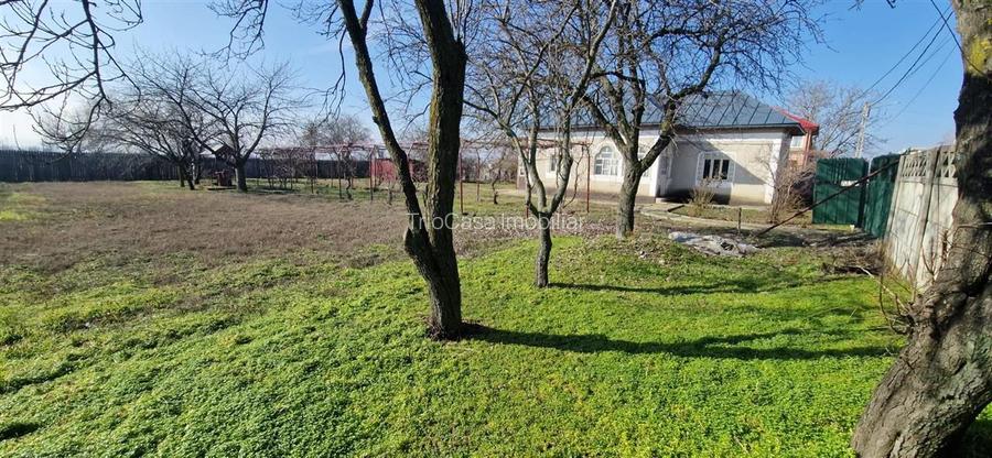 Casa Bradesti , teren  intravilan 7952 mp , deschidere 33 m la DE 70 - 14