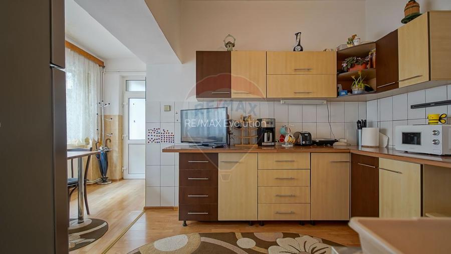 Casa spatioasa cu teren generos, in zona centrala a Sacelelor - 14