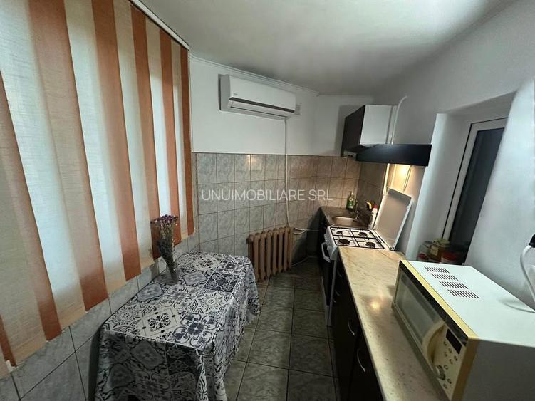 Garsoniera transformata in 2 camere Zona Centrala - parter - 44 mp - 2