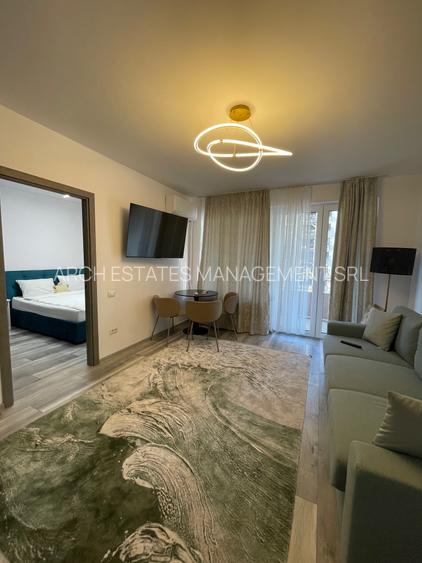 Piata Romana, Coloane, Metrou - 2