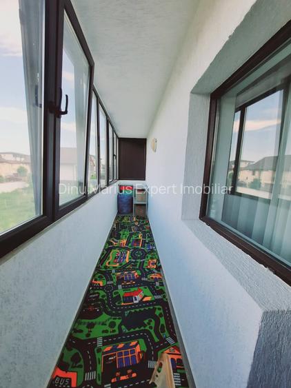 Str Diamantului 2 camere,geam baie,balcon închis,comision 0 - 10