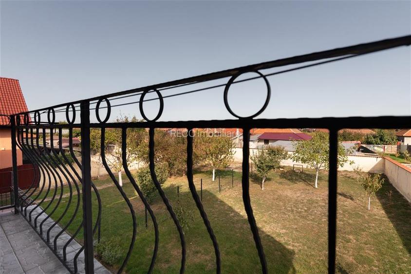 Casa P+M cu 4 camere+living+loc de luat masa in Santion - 31