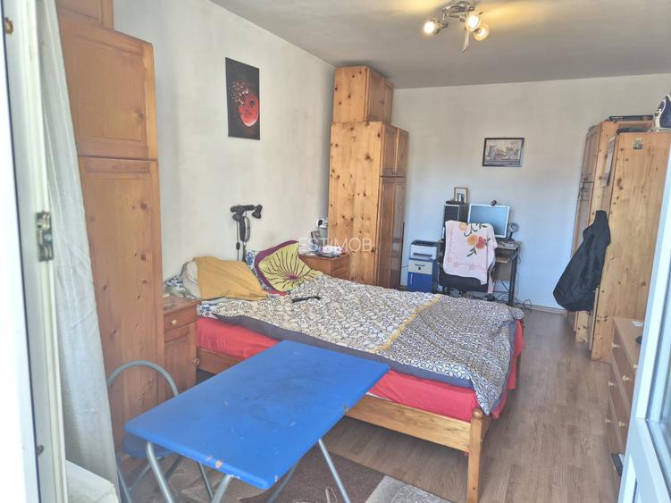 Vanzare apartament 3 camere zona Calea Bucuresti Str. Zorilor Etaj intermediar - 4