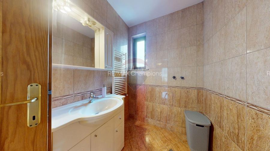 Casă de vânzare Bran Sohodol teren  intravilan 10.331 mp două locuințe - 12