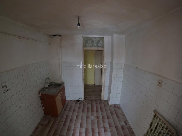 Oportunitate de Investitie: Apartament cu Doua Camere decomandat - 10