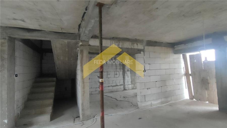 Casa la rosu de vanzare in localitatea Fantanele - 4