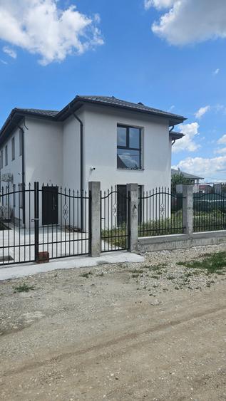 Duplex pe strada Fluturilor 110000+TVA,cu centrala pe gaze si pompa de caldura