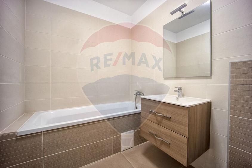 Apartament cu 3 camere de vânzare