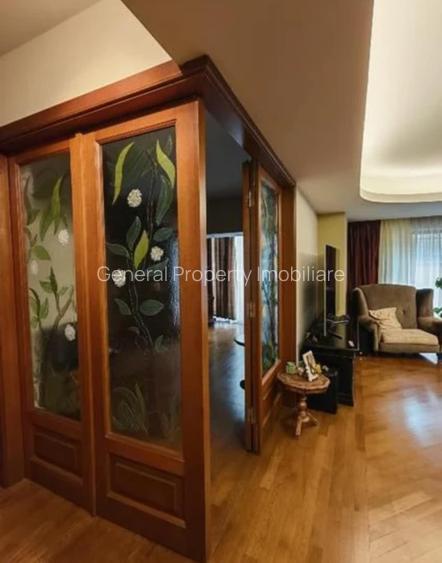 Apartament 5 Camere, 3 Băi, cu curte proprie UNIRII - 4