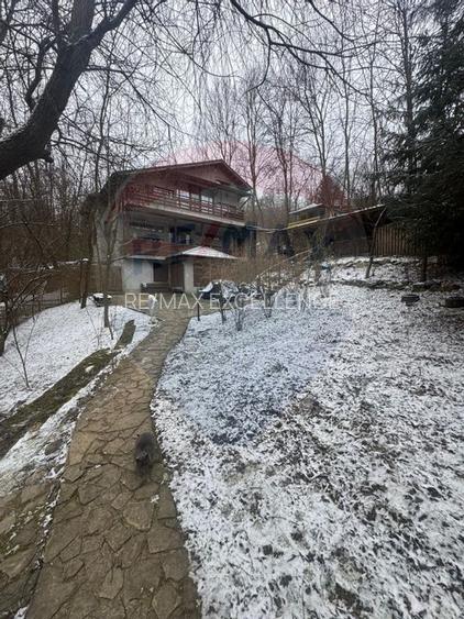 Casă / Vilă cu 7 camere de vânzare - 2