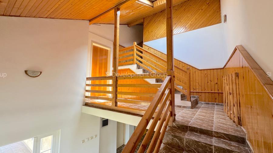 Casa Individuala - 10 Camere - Pretabil comercial - 990 MP teren - 288 MP utili - 17