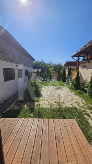 Casa moderna de inchiriat, cu garaj generos – Tocile, Sadu - 9