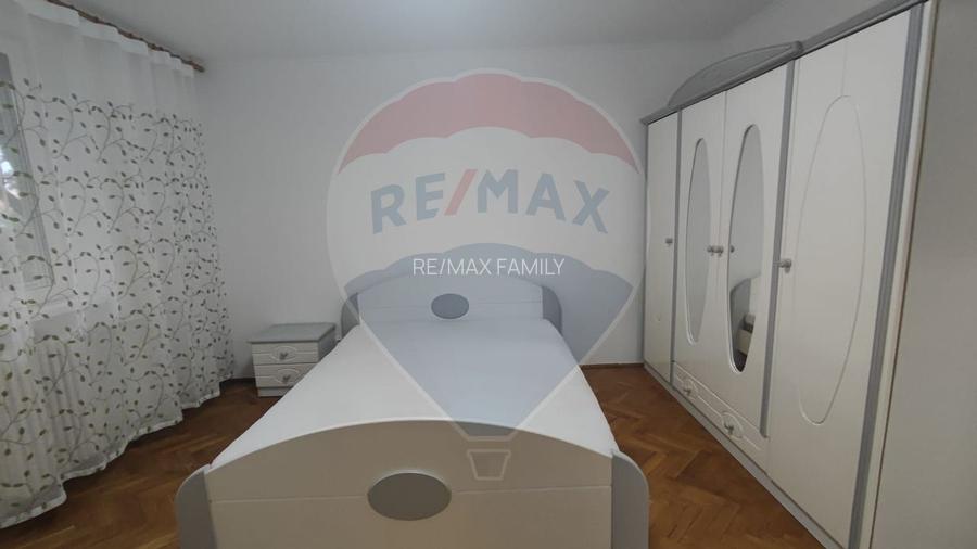 De inchiriat apartament 3 camere spatios  etaj 1 Splaiul Crisanei - 13