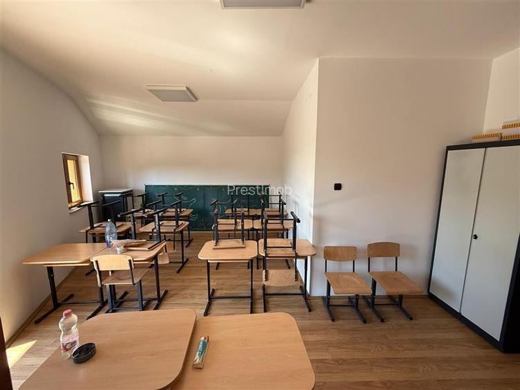 De inchiriat spatiu birouri, 10 birouri , 4 bai, garaj, 4 bai si teren 10 arii,S - 22