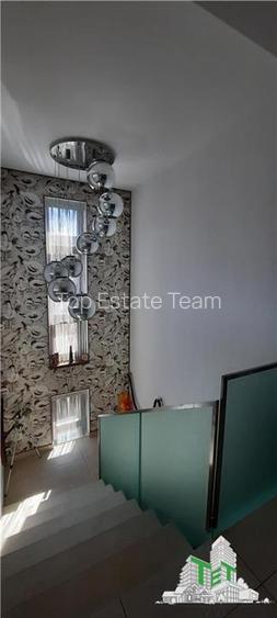 Vila eleganta de vanzare in Damaroaia - 12