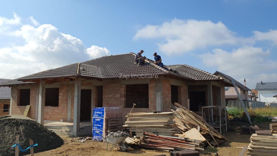 Casă la cheie pe 1 nivel 4cam. 2 bai,1 dresing 650 mp. teren - 16