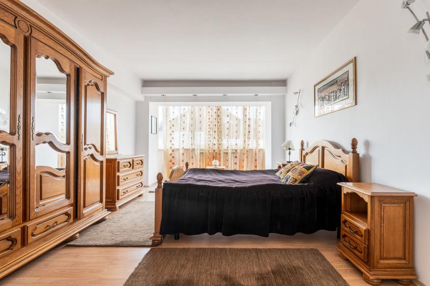 De investitit in apartament central -dormitor 35 mp,  vedere panoramica-Humor - 3