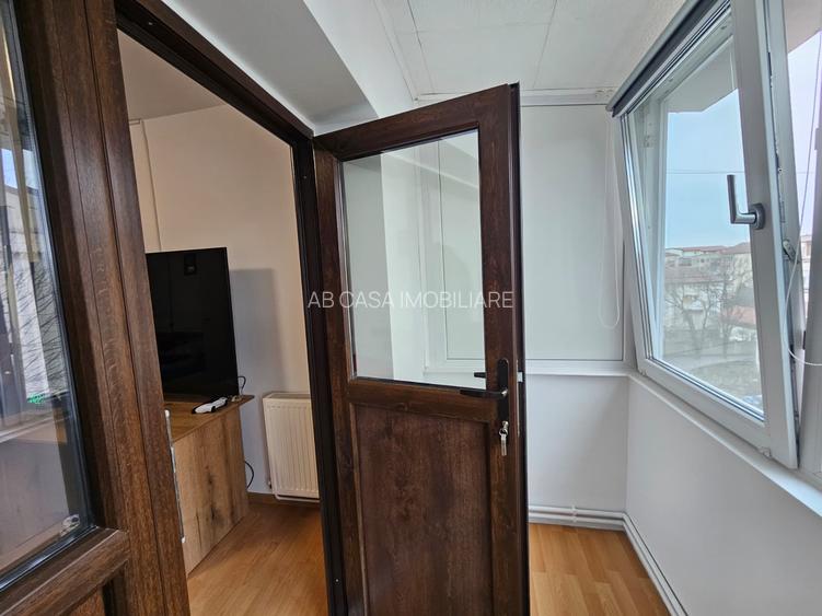 Apartament 3 camere, decomandat, etajul 4 din 4, cu pod, Girocului, comision 0% - 12