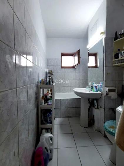 Vând apartament dambovita 3 camere  - 6