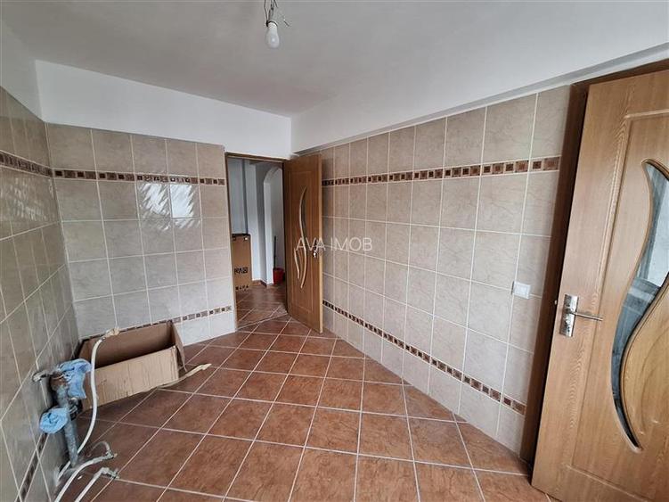 Apartament 4 camere decomandat Milcov-Bacau - 8