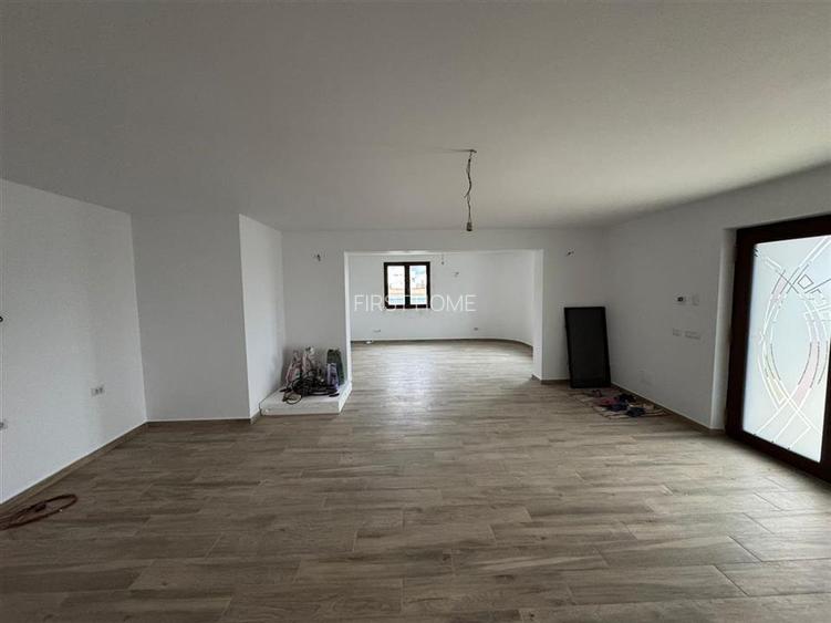 Vila deosebita Parter + Mansarda de vanzare in Odobesti - 14