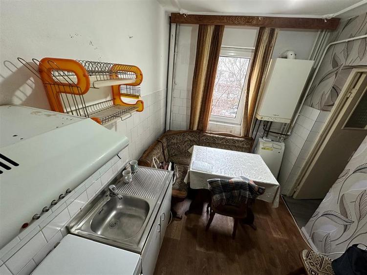 Apartament 3 camere de închiriat - Mircea cel Bătrân