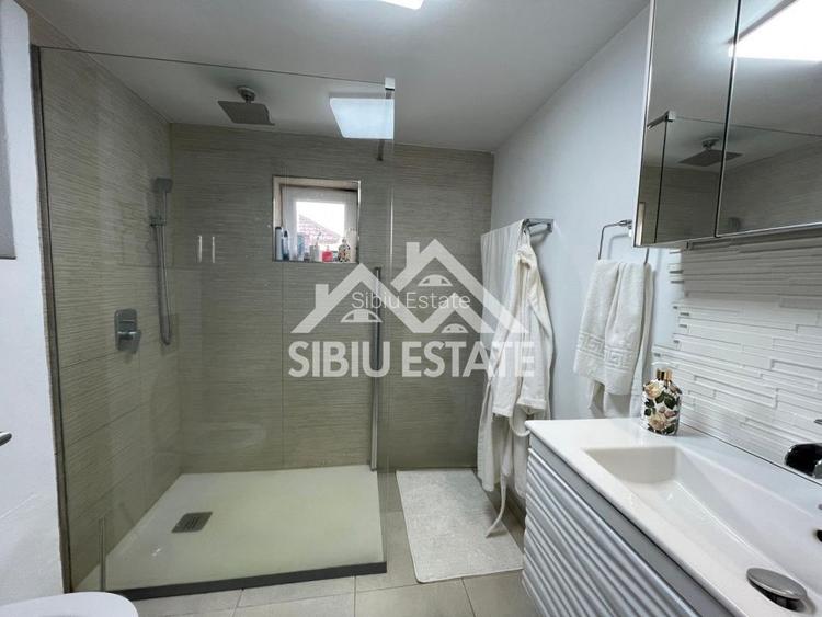 Apartament de vanzare, cu 4 camere,  82.4 mp. -Calea Cisnadiei (Ciresica) - 21