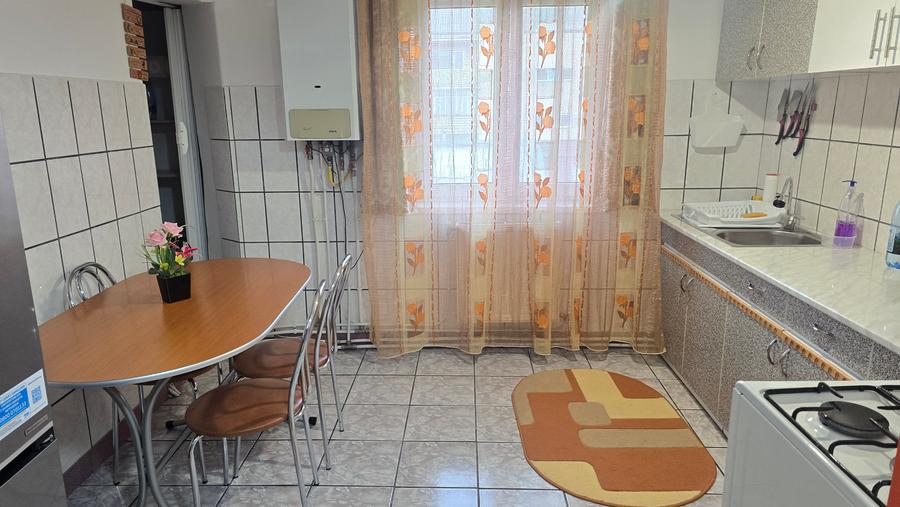 Vand apartament 3 camere in Deva, zona Viitorului (Gojdu), et. 3,mobilat, utilat