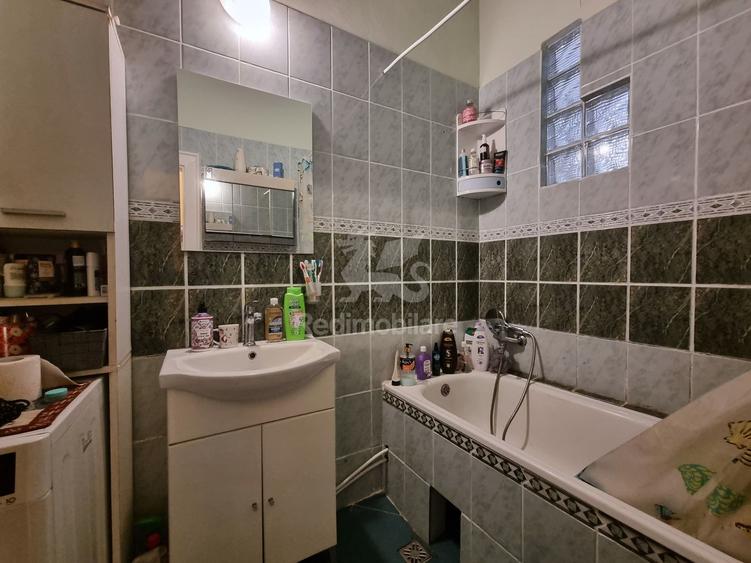 Apartament 3 camere cu curte, zona Rivus
