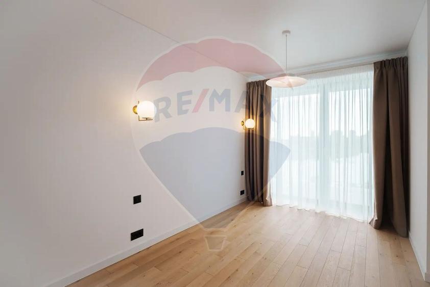 Vanzare ap 4 camere - 47 mp terasa vedere la lac în One Lake District