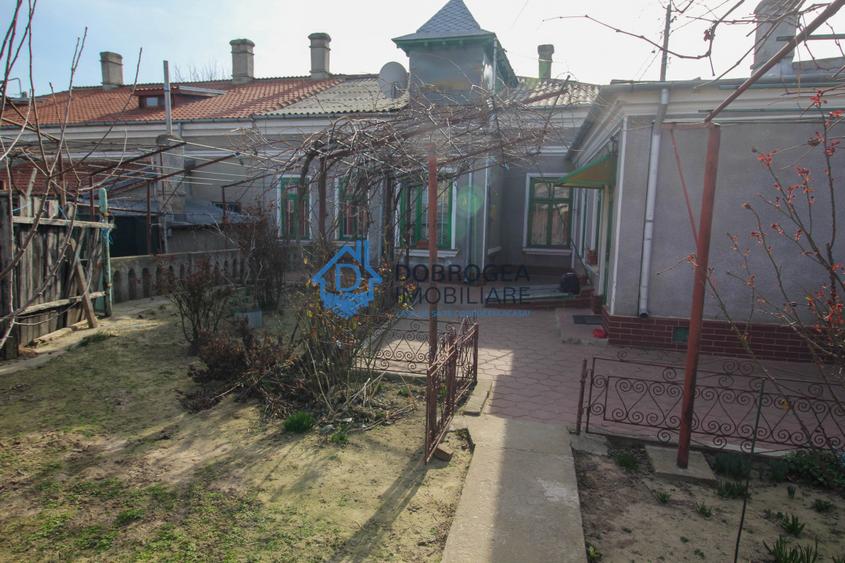 ZONA CENTRALA-CASA 3 CAMERE,SUPRAFATA UTILA 125MP, TEREN 235 MP.