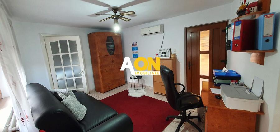 Casa cu 7 camere, 2 spatii comerciale, pretabila pt. birouri, Centru