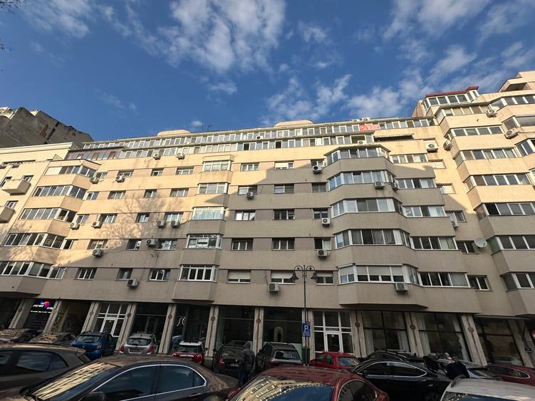 Piata Universitatii - Bloc Dunarea 1981 mobilat 2 camere panorama deosebita